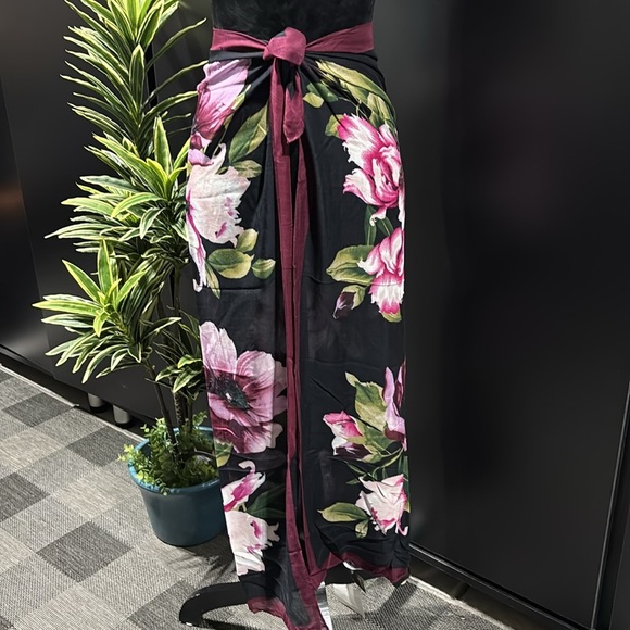 J.Jill Square Sophisticated/luxurious feel,sheer, 100% Viscose Rayon scarf - Picture 2 of 8